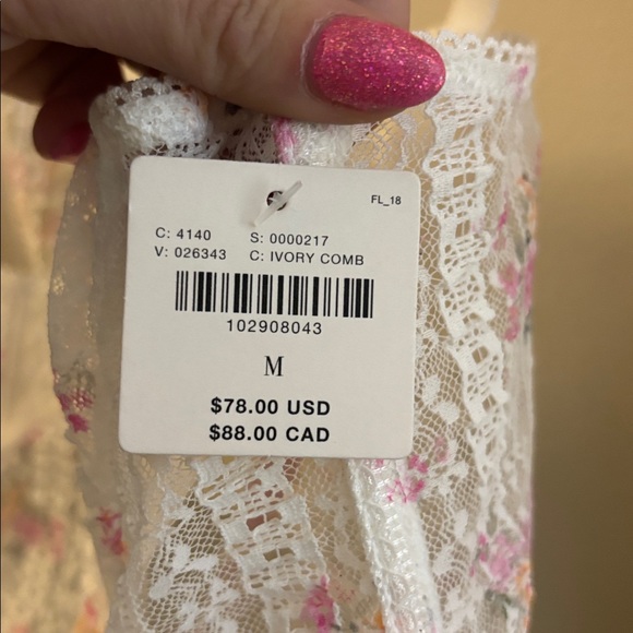 Floral Lace Crop Top - Picture 6 of 6